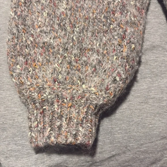 Volcom Sweater - Picture 4 of 9